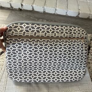 Targus laptop computer sleeve case 15x11 white grey padded zipper pocket